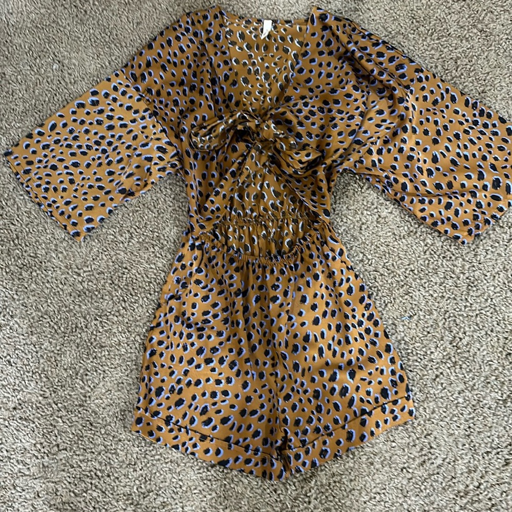 Brown print romper, ties in front, never worn, small